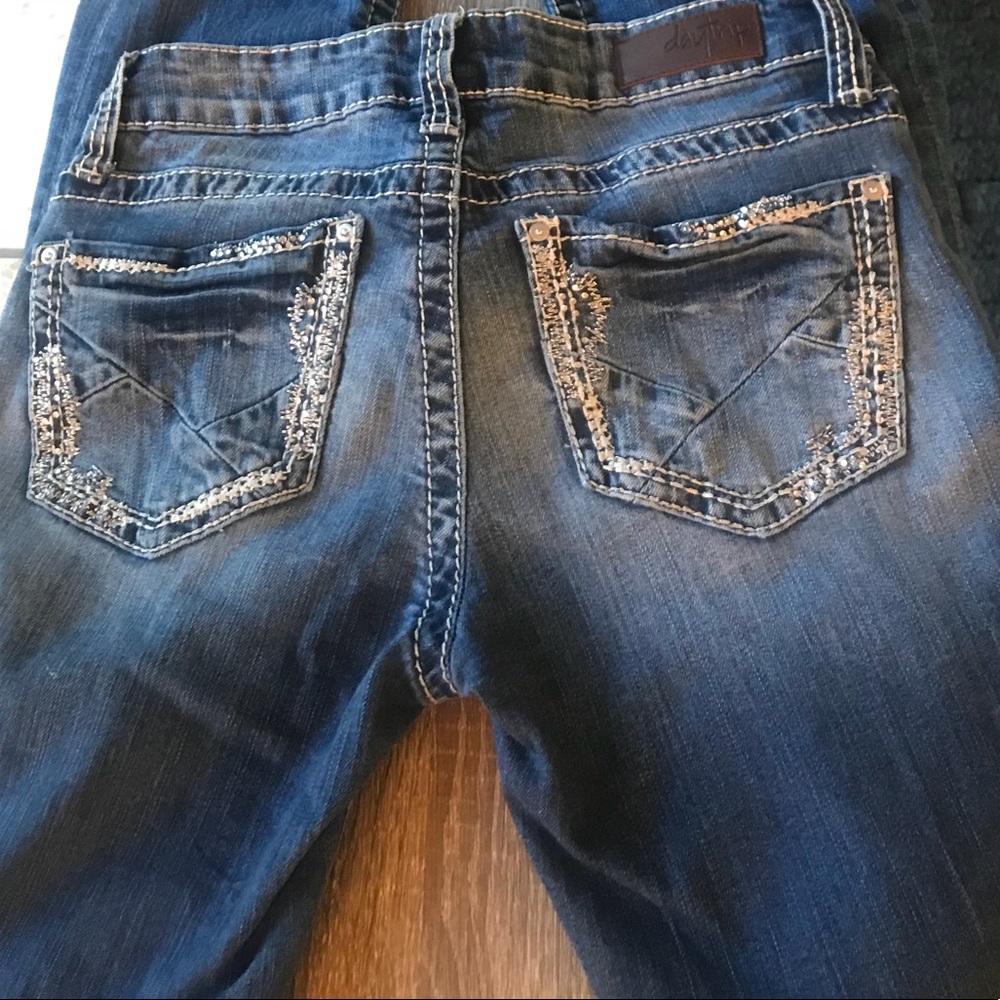 Size 25 R daytrip straight leg